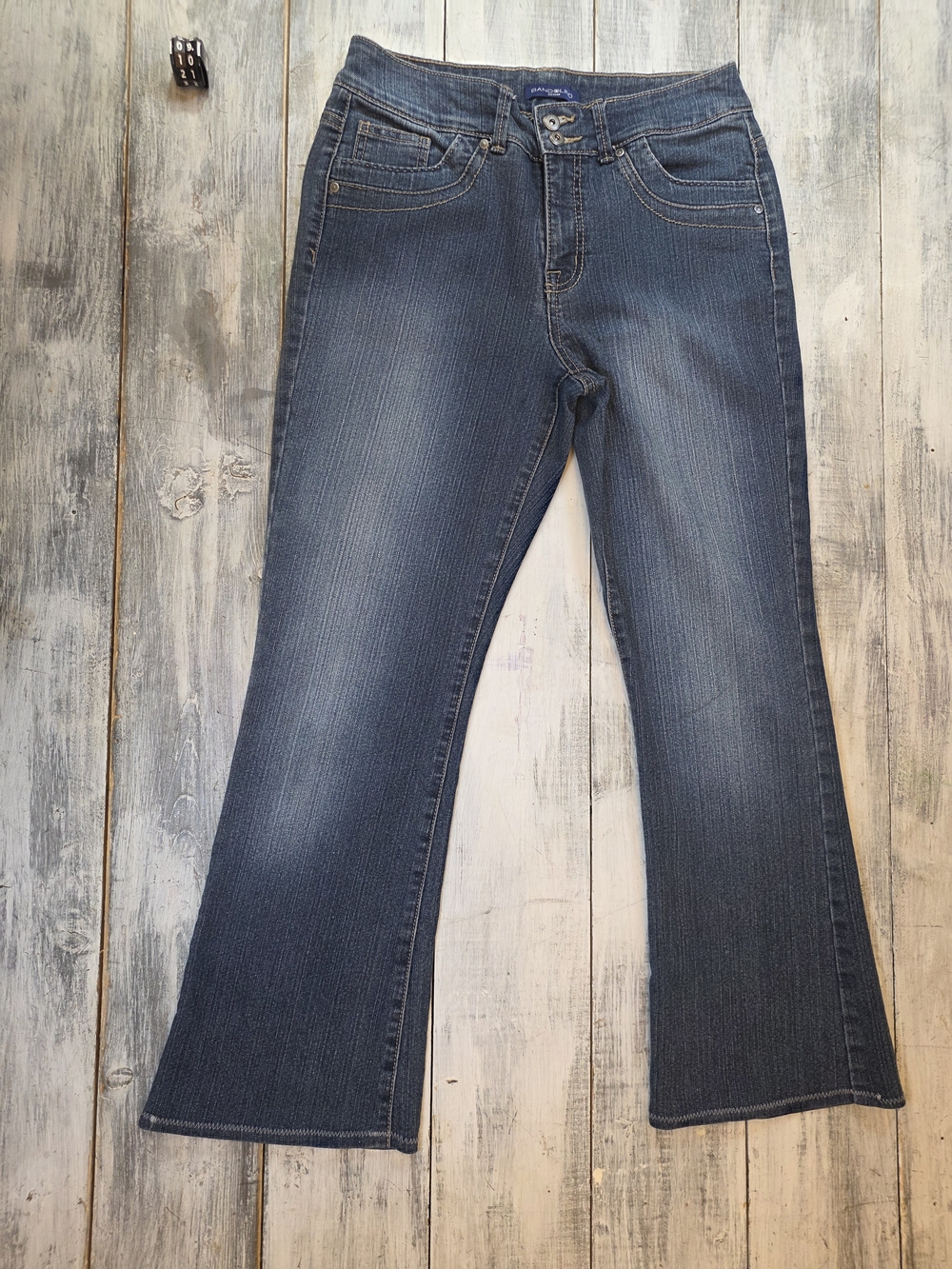Bandolino Women's Dark Blue Bootcut Jeans w/ Embroidered Back Pockets sz 8